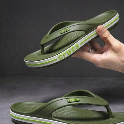 Crocs CR02 Men's Lightweight Comfort Flip-Flops | Cushioned Casual Thong Sandals | Anti-Slip Everyday Slippers