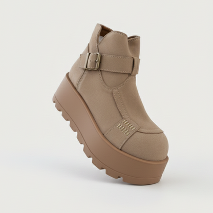 Chaussures élégantes et décontractées en daim pour femmes, à semelle compensée et bride à boucle.