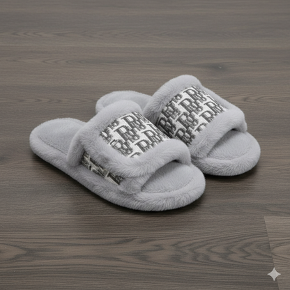 نعال فروية فاخرة بنقشة راقية - نعال منزلية شتوية ناعمة للنساء 