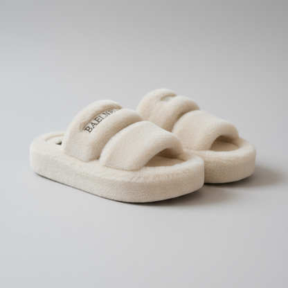 نعل نسائي ذو حزام مزدوج من Fuzzy: خطوات مريحة ومبطنة