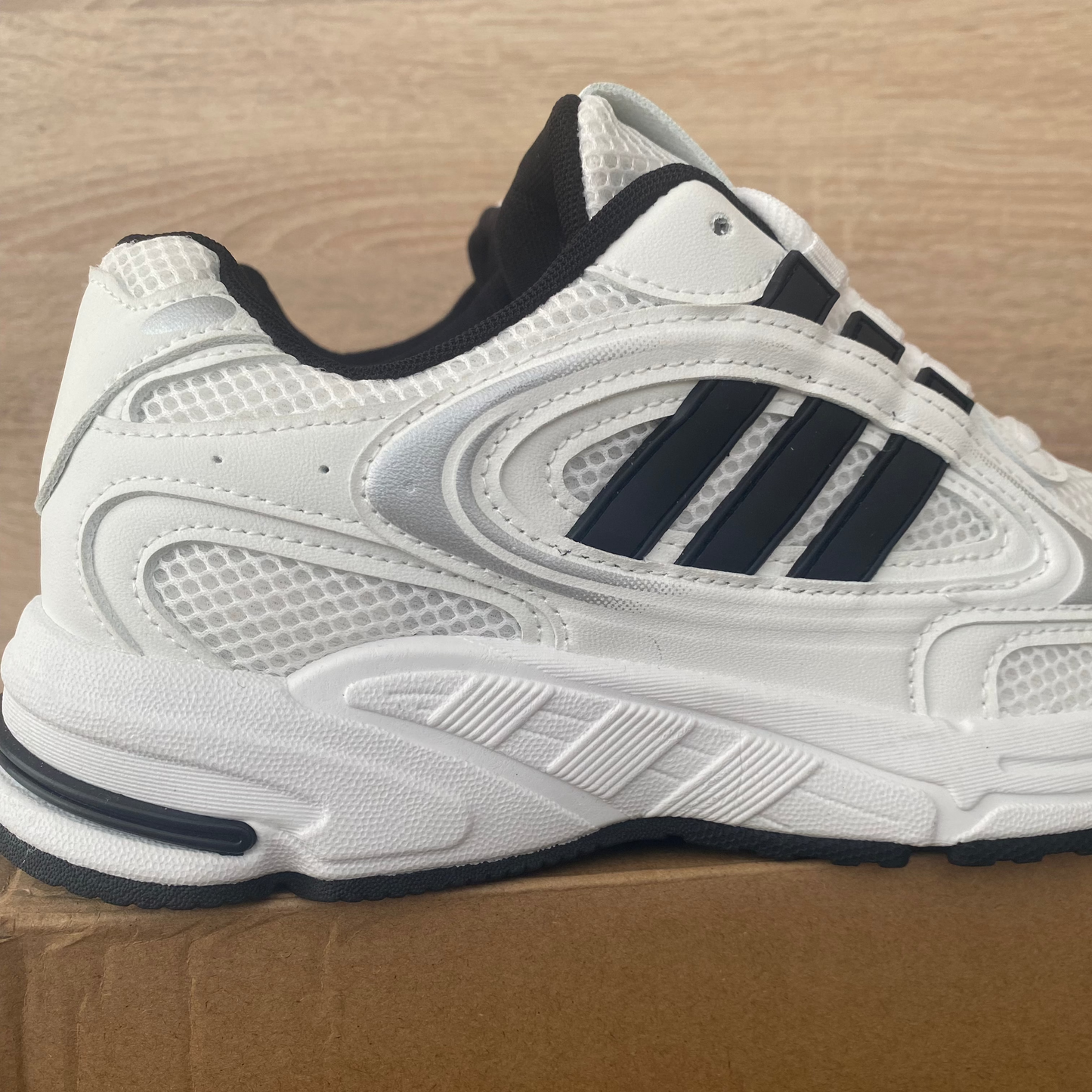 "أحذية رجالية فاخرة - الأناقة والراحة في كل خطوة 3"