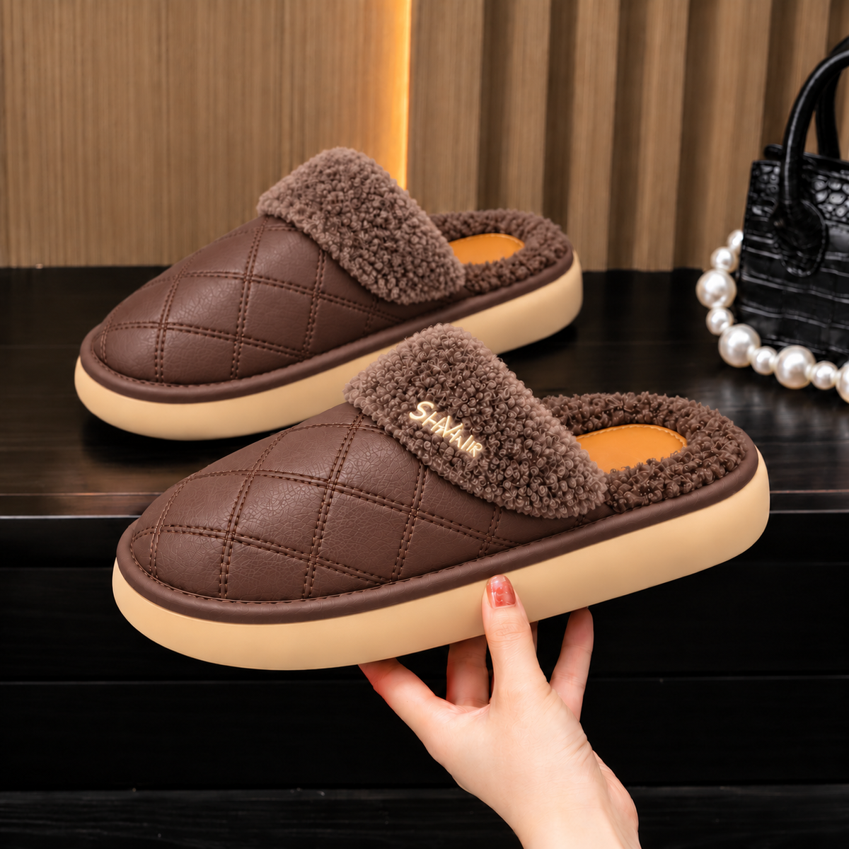 Chaussons matelassés pour femme avec bordure en peluche – Style quotidien confortable