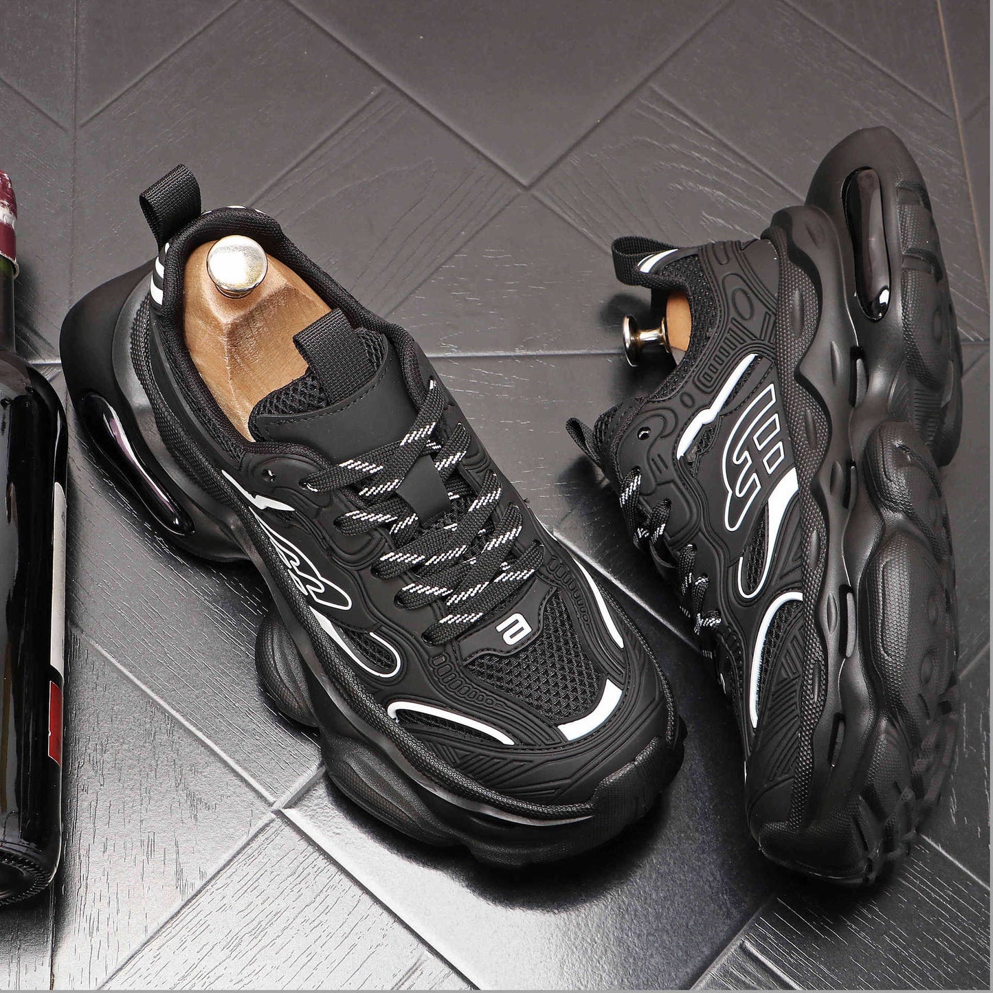 حذاء رياضي رجالي عصري بجودة عالية وتصميم فاخر