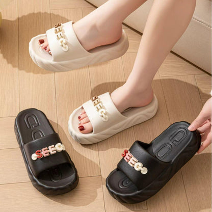 شبشب  أنيق وناعم للنساء - مصنوع من مادة ايفا.