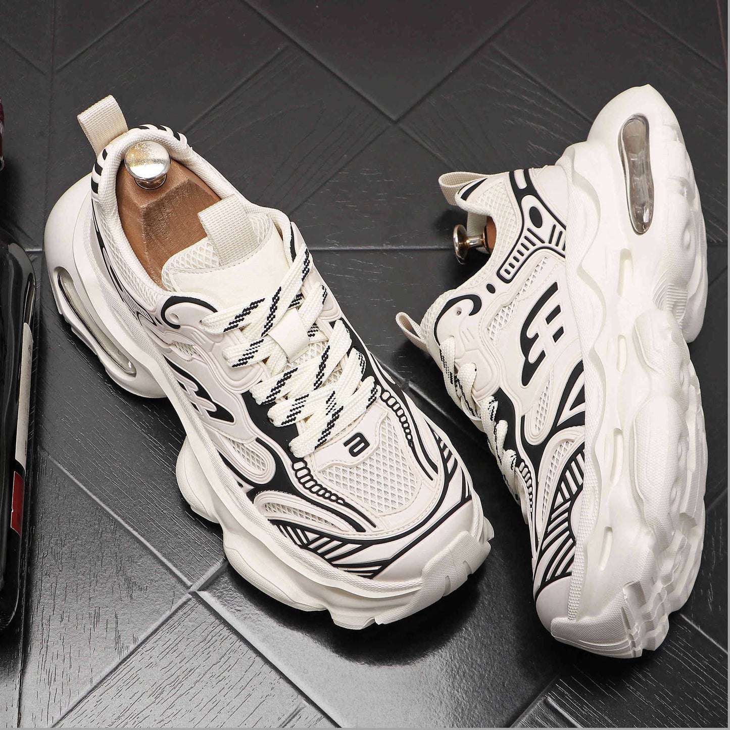 حذاء رياضي رجالي عصري بجودة عالية وتصميم فاخر