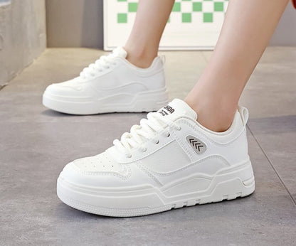 أحذية رجالية كاجوال باللونين الأبيض والأسود الأكثر مبيعًا في عام 2024 - تصميم متعدد الاستخدامات يناسب جميع الأذواق