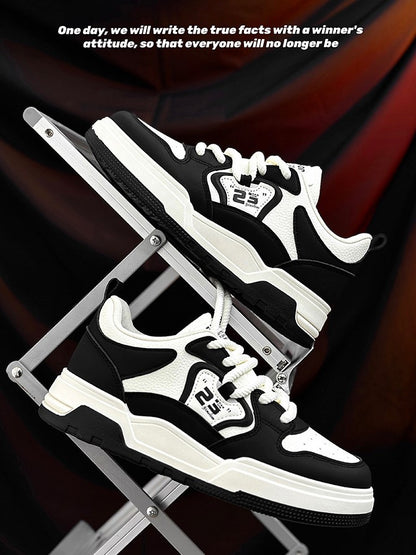 حذاء رياضي باللونين الأبيض والأسود 2024 – انطلق إلى الأناقة العصرية بثقة