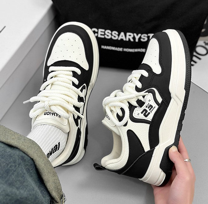 حذاء رياضي باللونين الأبيض والأسود 2024 – انطلق إلى الأناقة العصرية بثقة