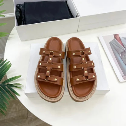 Sandale en cuir pour femme avec une semelle confortable