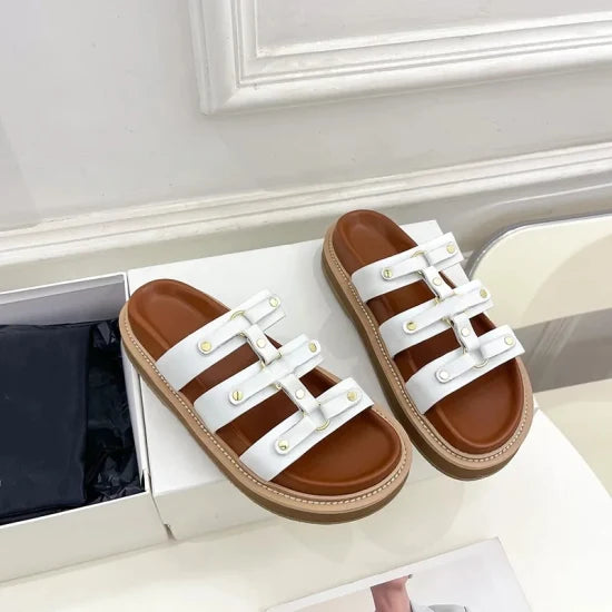 Sandale en cuir pour femme avec une semelle confortable