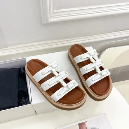 Sandale en cuir pour femme avec une semelle confortable