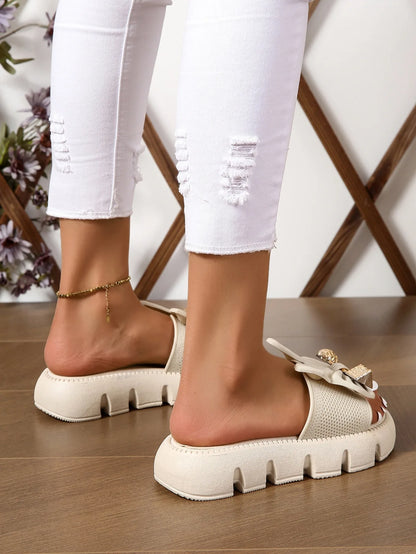 Women's summer sandals with thick soles. Soft soled flip flops for outdoor entertaining. Versatile beach sandals