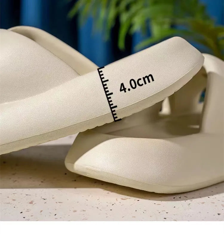 نعال نسائية عصرية لصيف 2024. تصميم متقاطع مثالي للمنزل والشاطئ.