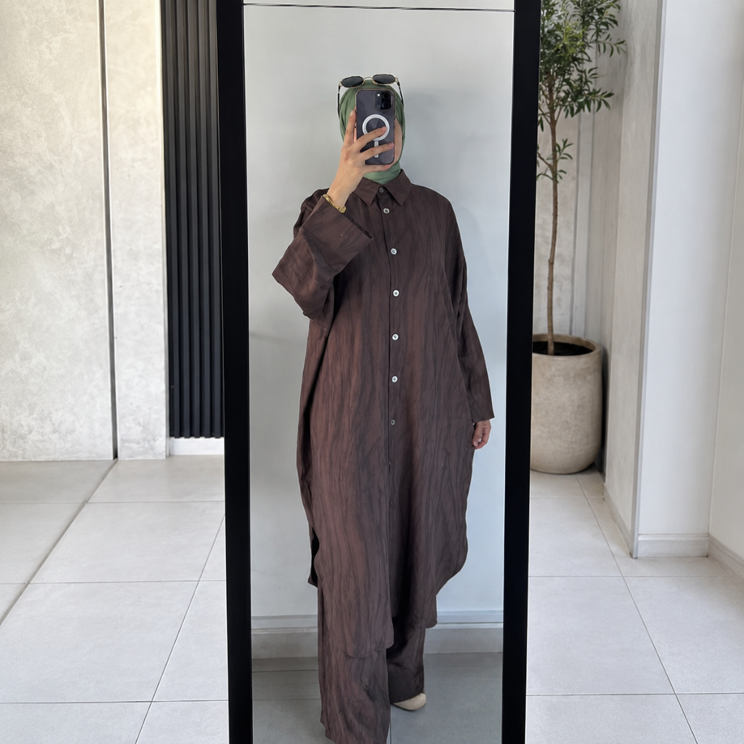 Ensemble deux pièces élégant pour femme à imprimé marbré – Tunique longue boutonnée et pantalon ample à jambes larges