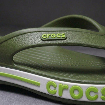 Crocs CR02 Men's Lightweight Comfort Flip-Flops | Cushioned Casual Thong Sandals | Anti-Slip Everyday Slippers