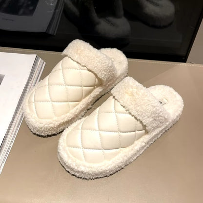 "نعال شتوية فاخرة ومبطنة لتوفير أقصى درجات الدفء والراحة."