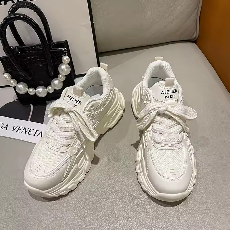 "أحذية نسائية كاجوال - خفة وأناقة بلا حدود!"