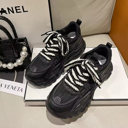 "أحذية نسائية كاجوال - خفة وأناقة بلا حدود!"