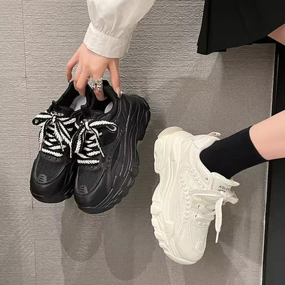 "أحذية نسائية كاجوال - خفة وأناقة بلا حدود!"