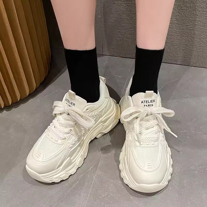 "أحذية نسائية كاجوال - خفة وأناقة بلا حدود!"