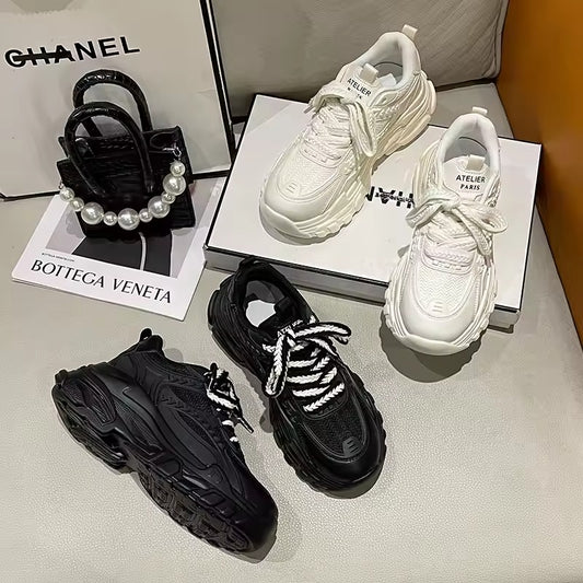 "أحذية نسائية كاجوال - خفة وأناقة بلا حدود!"