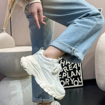 "أحذية نسائية كاجوال - خفة وأناقة بلا حدود!"