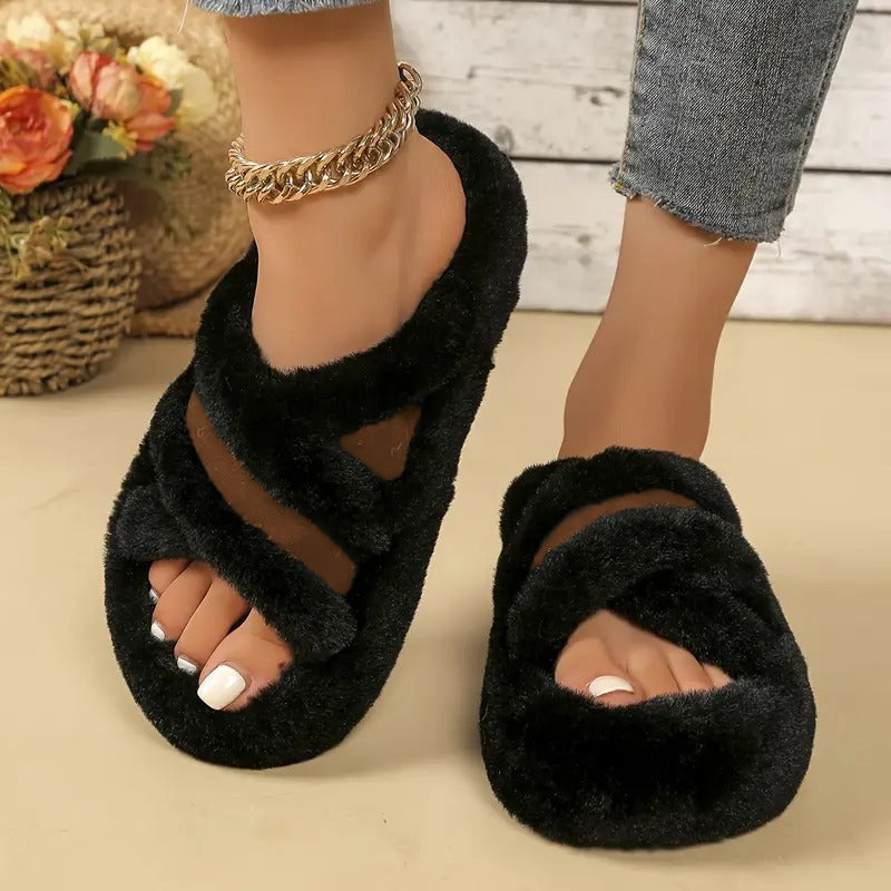 شبشب نسائي ناعم بنعل سميك.. تصميم أنيق وعصري