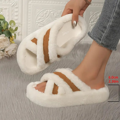 شبشب نسائي ناعم بنعل سميك.. تصميم أنيق وعصري