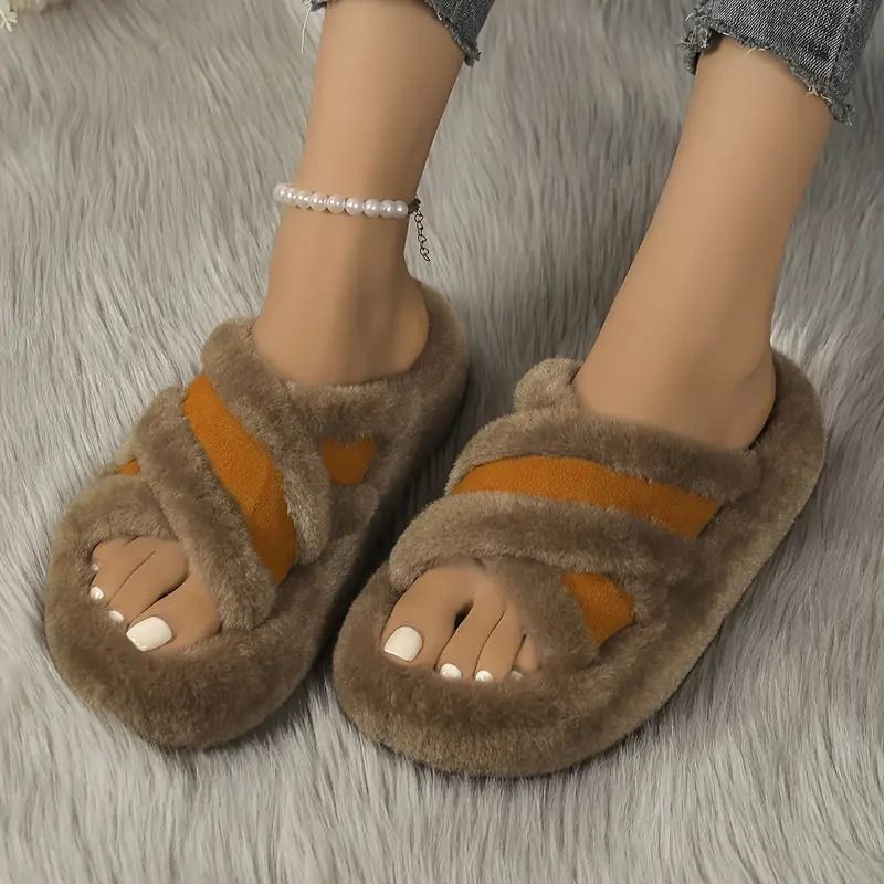 شبشب نسائي ناعم بنعل سميك.. تصميم أنيق وعصري