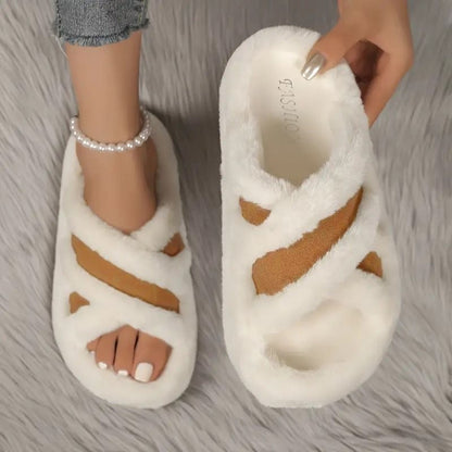 شبشب نسائي ناعم بنعل سميك.. تصميم أنيق وعصري