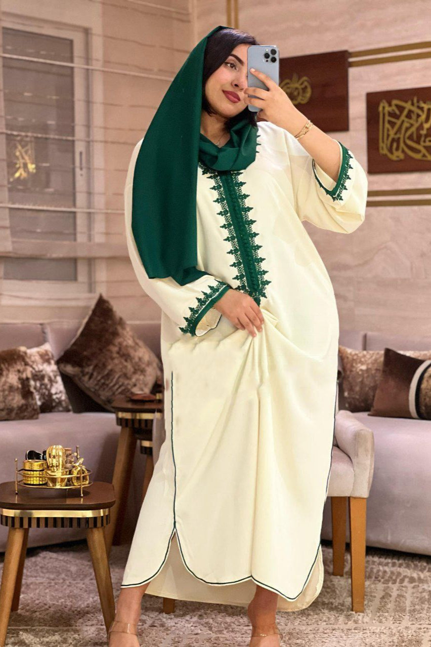 قفطان مغربي فاخر مع تطريز يدوي وشال متناسق