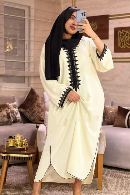 قفطان مغربي فاخر مع تطريز يدوي وشال متناسق