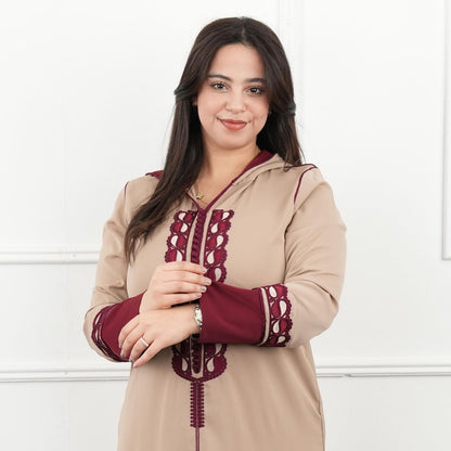 جلباب نسائي أنيق بتطريز مميز وتصميم عصري