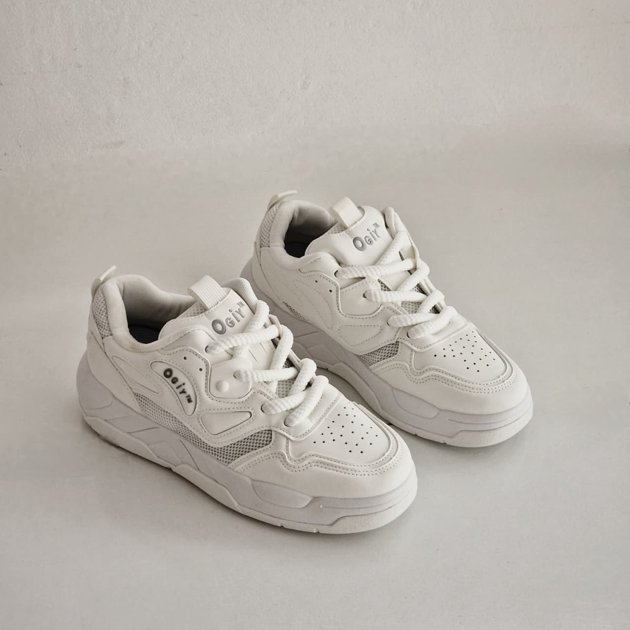 2025 أحذية رياضية أنيقة وعصرية - أحذية رياضية أنيقة تناسب جميع الأذواق للارتداء اليومي