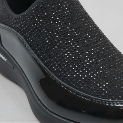 أحذية نسائية أنيقة باللون الأسود الكلاسيكي