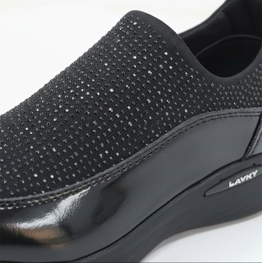 أحذية نسائية أنيقة باللون الأسود الكلاسيكي