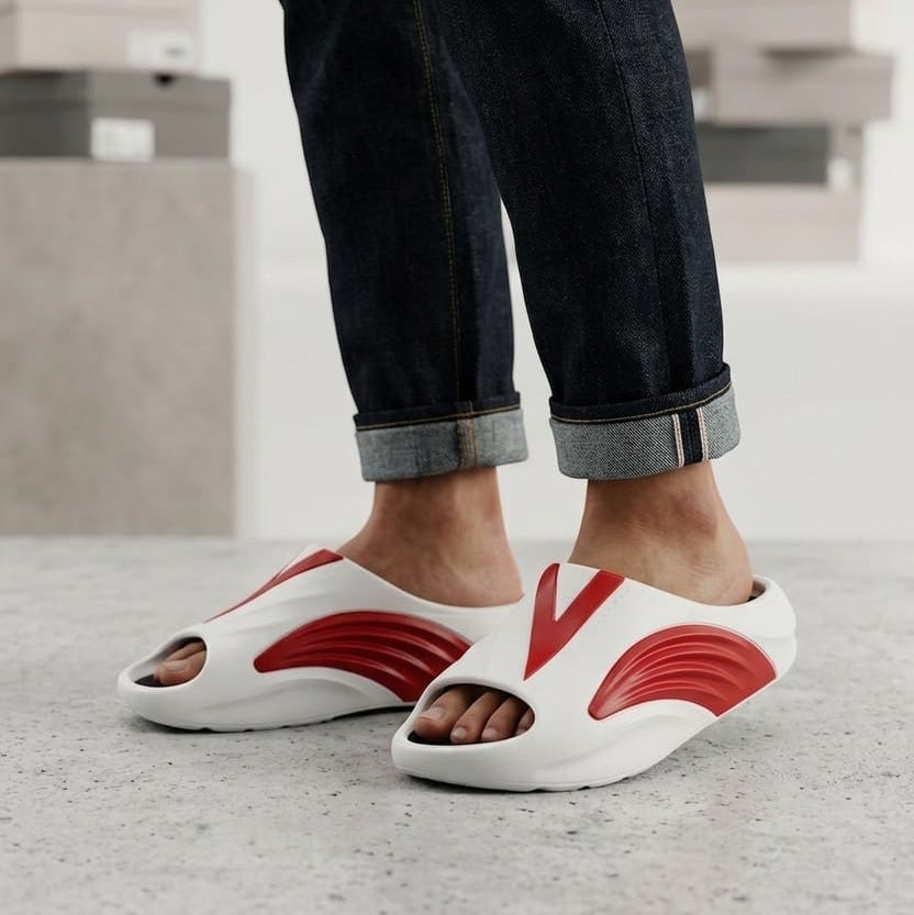 Fashion Sporty Slides for Men – Casual Designer Summer Beach Sandals – Breathable Soft Sole Home Slippers with Contrast Color V-Logo
