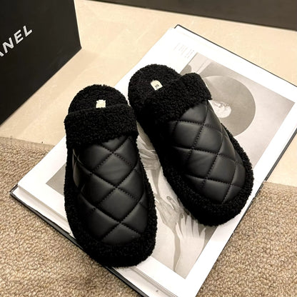 "نعال شتوية فاخرة ومبطنة لتوفير أقصى درجات الدفء والراحة."