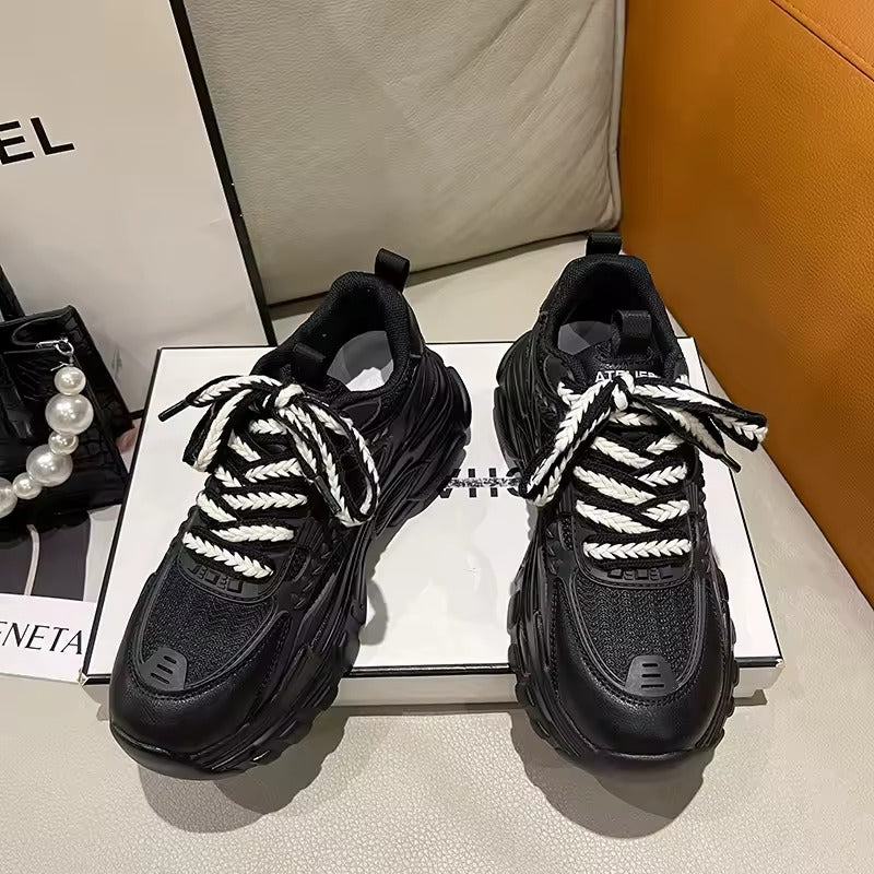 "أحذية نسائية كاجوال - خفة وأناقة بلا حدود!"