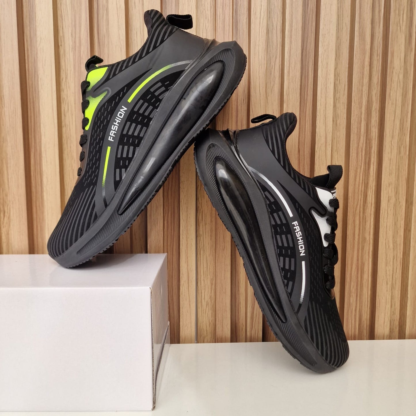 أحذية رجالية عصرية: مزيج أنيق ومريح من الأناقة والعملية.