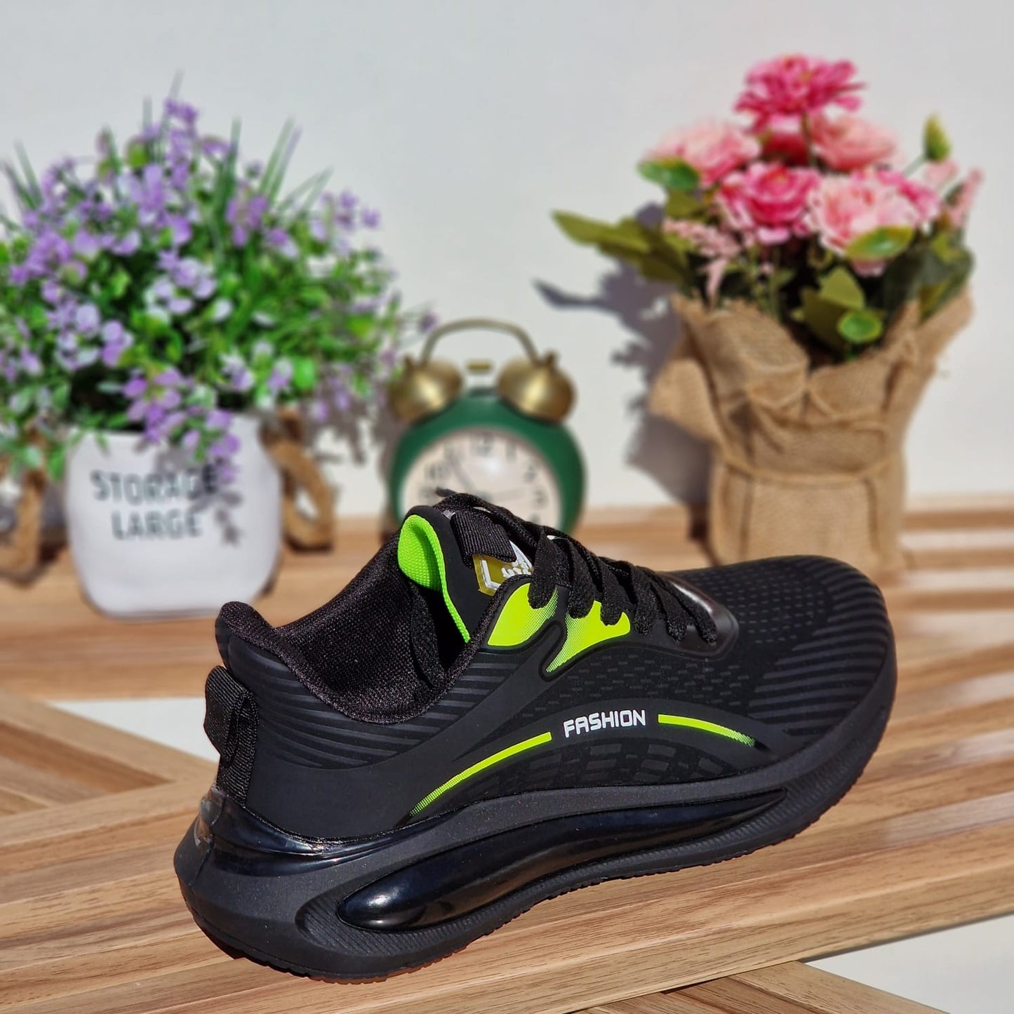 أحذية رجالية عصرية: مزيج أنيق ومريح من الأناقة والعملية.