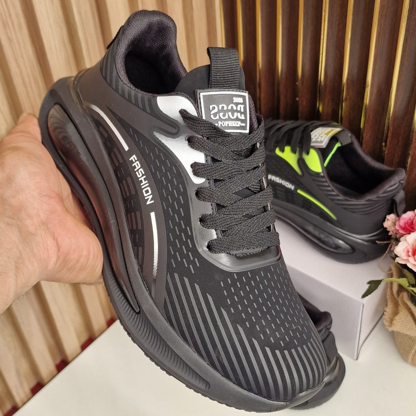 أحذية رجالية عصرية: مزيج أنيق ومريح من الأناقة والعملية.