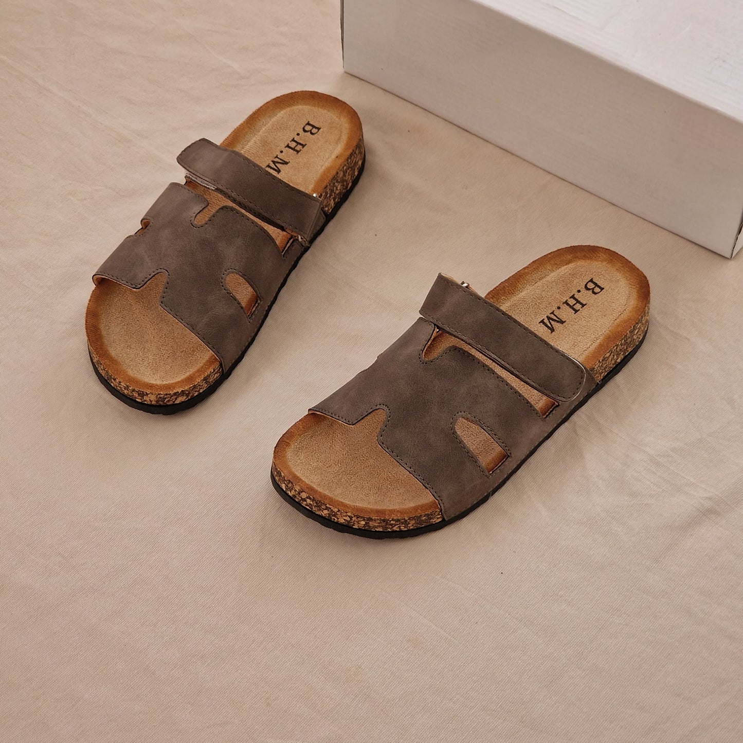 شبشب مريح وأنيق للنساء - مثالي للارتداء اليومي