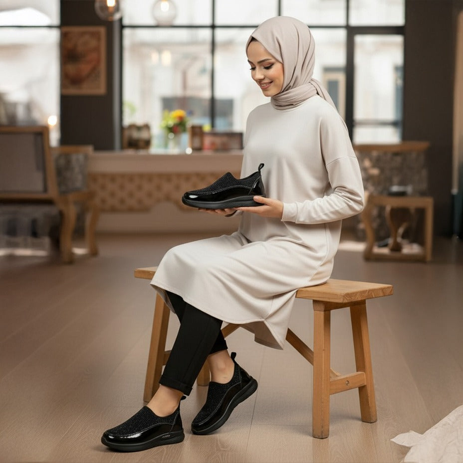 أحذية نسائية أنيقة باللون الأسود الكلاسيكي