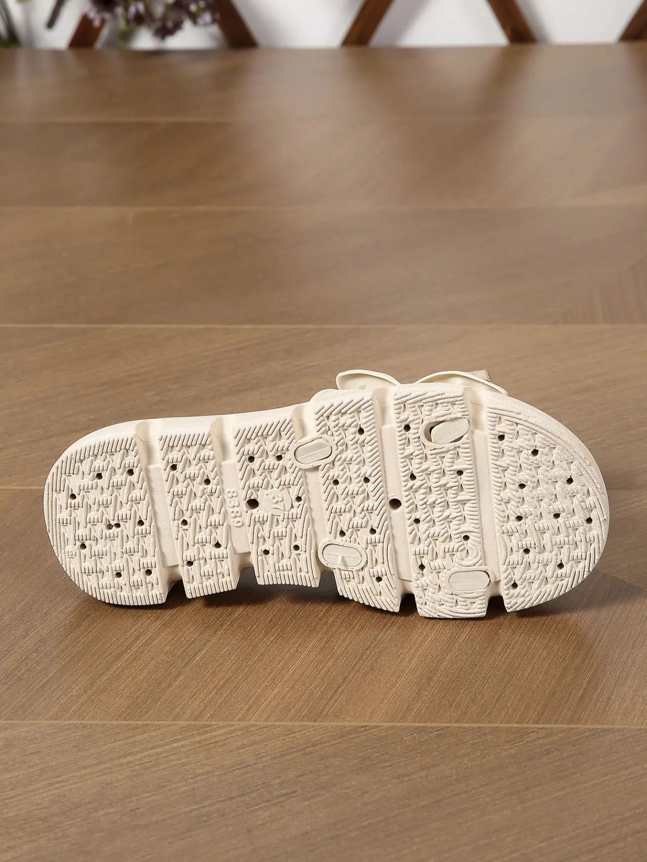 Women's summer sandals with thick soles. Soft soled flip flops for outdoor entertaining. Versatile beach sandals