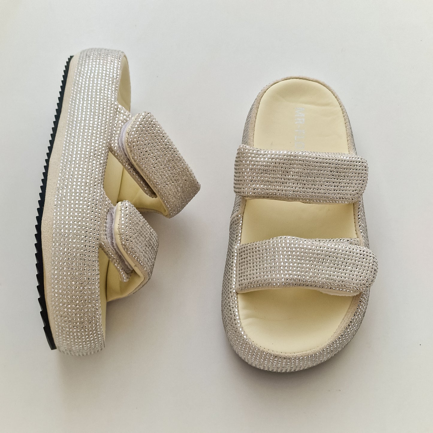 صنادل صيفية نسائية فاخرة لامعة - ناعمة ومريحة وعصرية