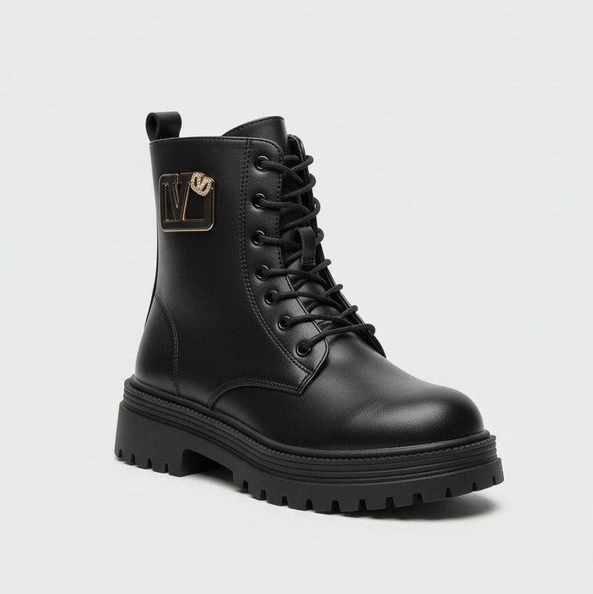 Women’s lace-up combat ankle boots with chunky lug sole — Product image: 
