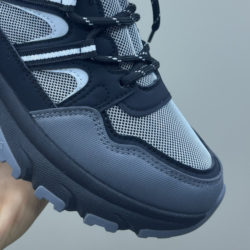 Men's rugged mesh trail sneaker - black/grey — Product image: 