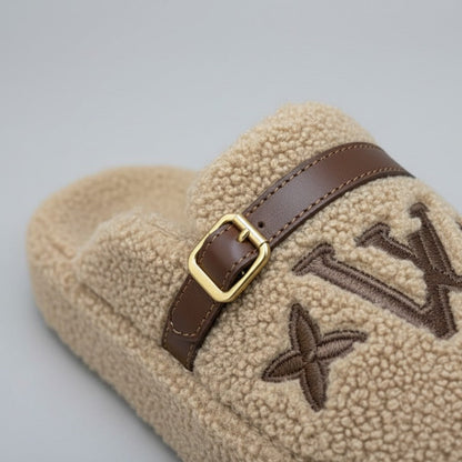 Women’s teddy-fleece buckle clog slippers — Product image: