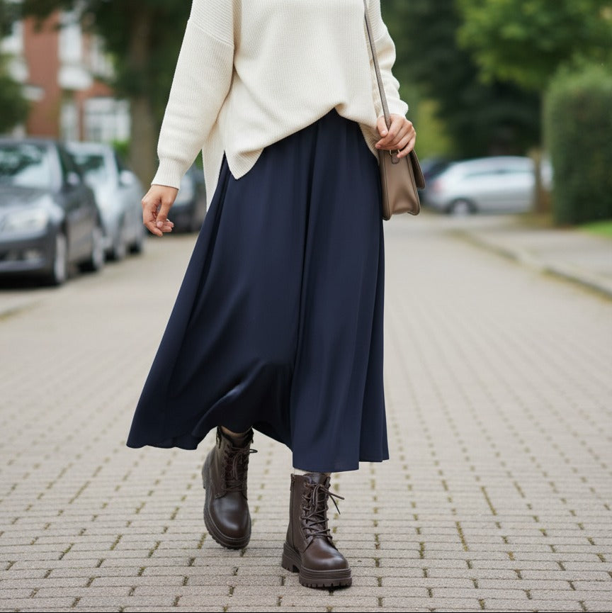 Women’s lace-up combat ankle boots with chunky lug sole — Product image: 